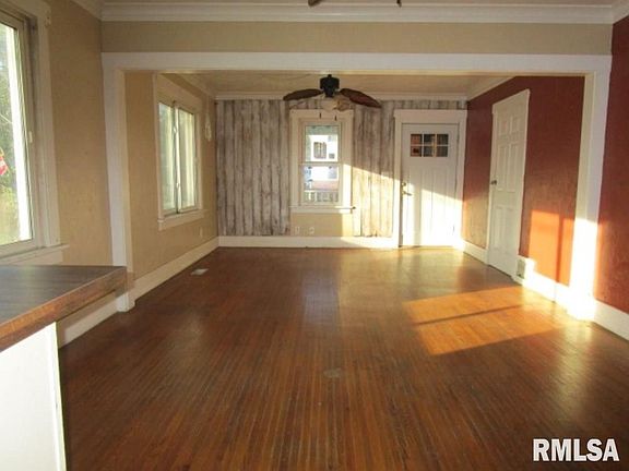 3rd image of 1204 E Lake Ave
