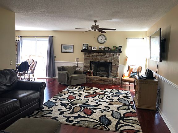 4th image of 1629 Wellington Ave