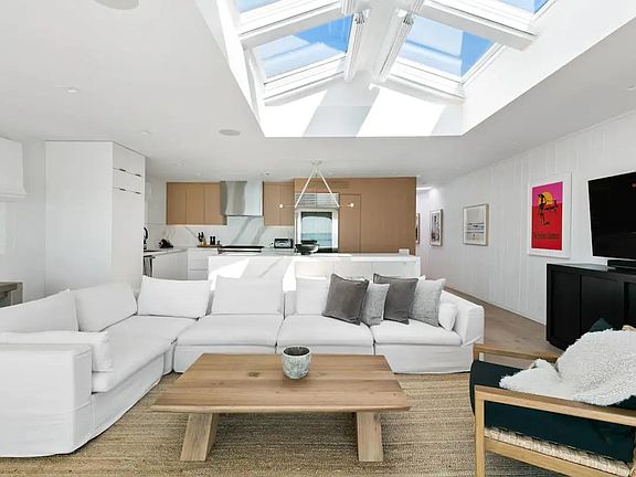 Comfortable sitting area with Ocean views