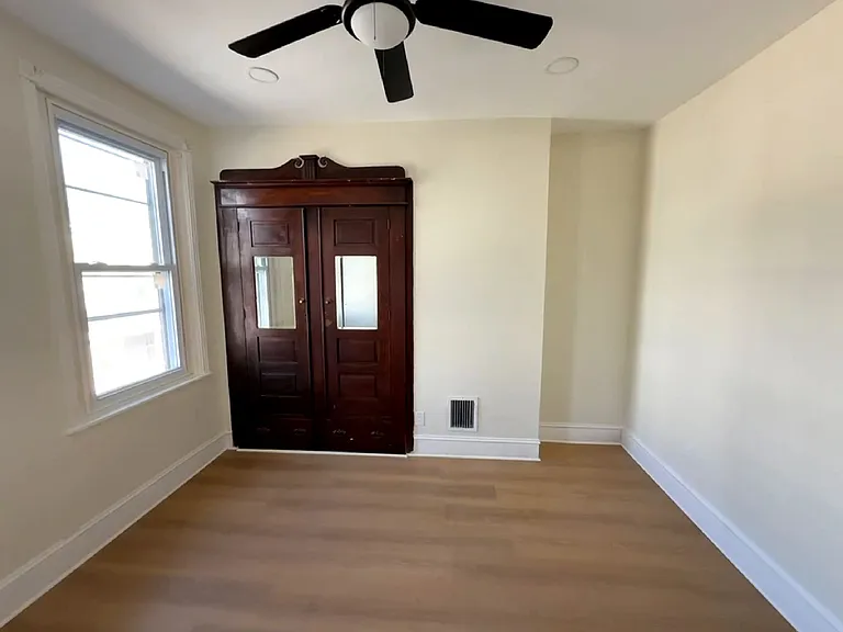 5116 Folsom St — Photo 17