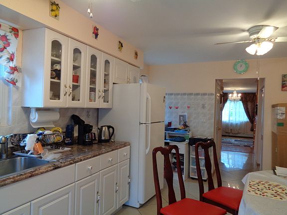 4th image of 31 Hempstead Ave
