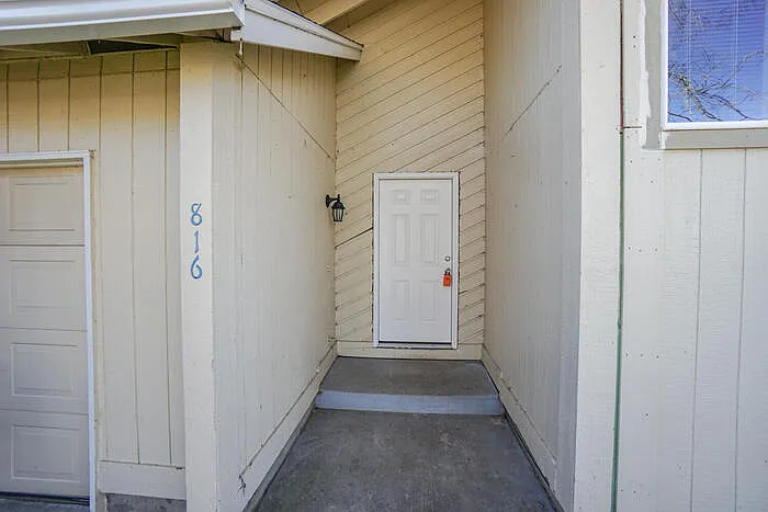 816 SE Olympia Dr — Photo 4