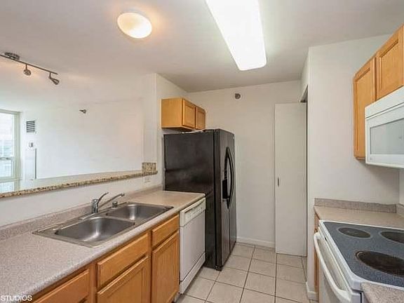 4th image of 345 N Lasalle St APT 2104