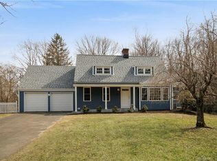 1 Wills Rd, Newtown, CT 06470