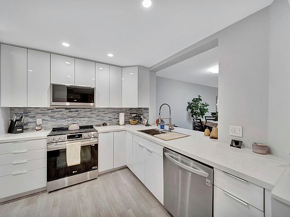 5th image of 901 SW 138th Avenue #208C