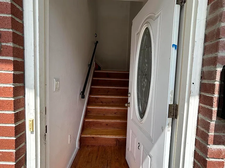 25 Stanley Ave #2 — Photo 2