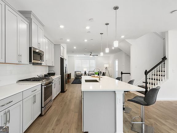 5th image of 1576 Halstead Pl #1576