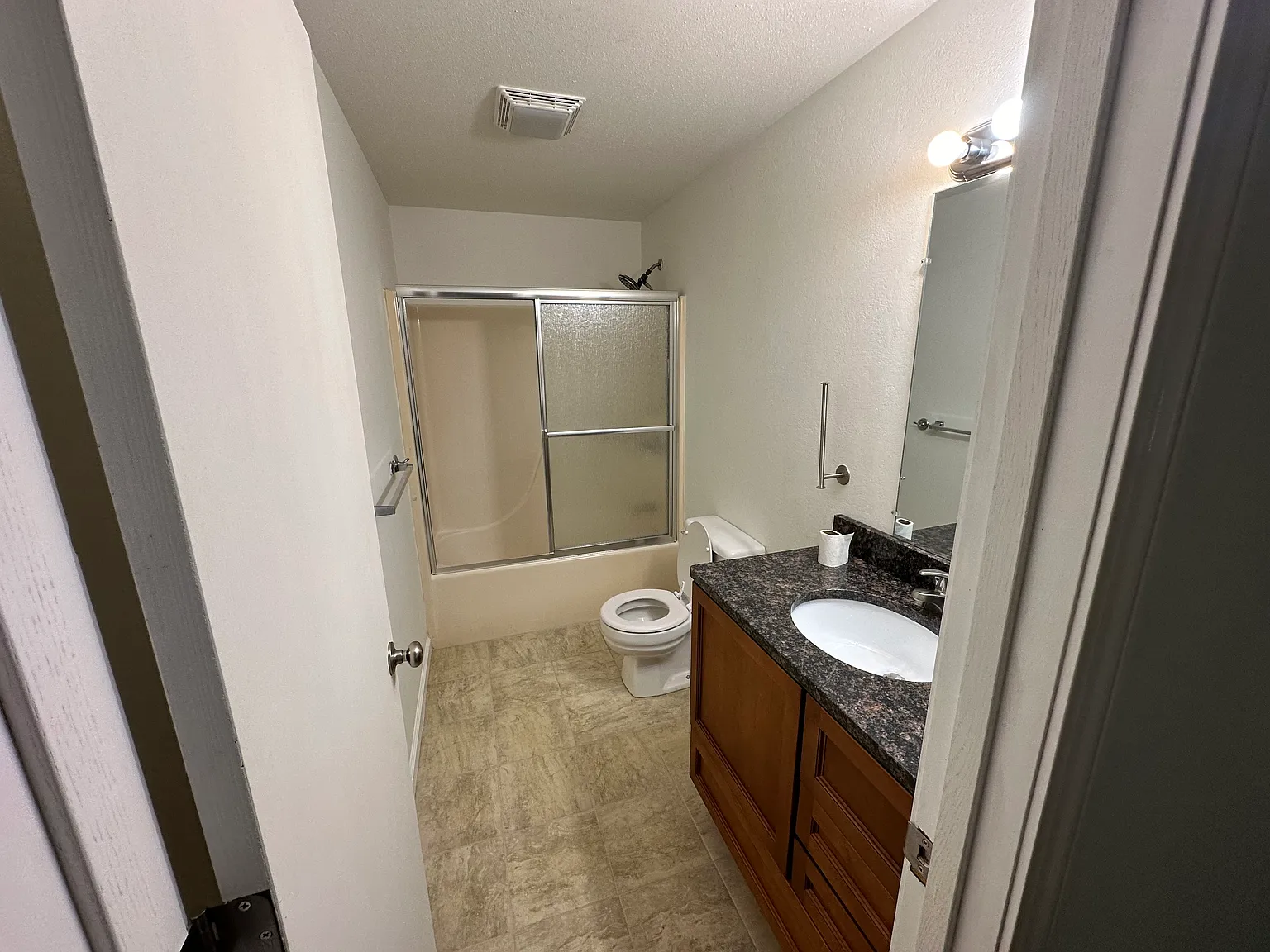 2 bed, 800 sqft, $950 — Photo 3