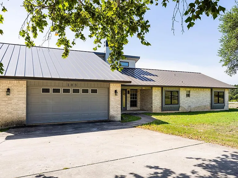 103 Crockett Dr — Photo 1