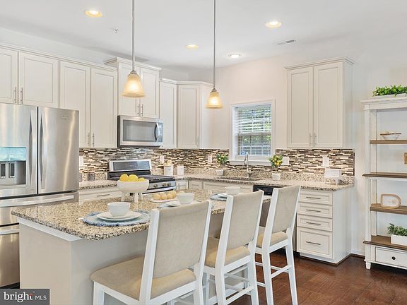 3rd image of 7612 Holly Ridge Dr