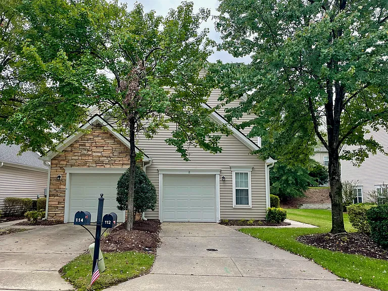 112 Student Pl — Photo 1