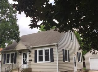 214 S 10th St, Dekalb, IL 60115