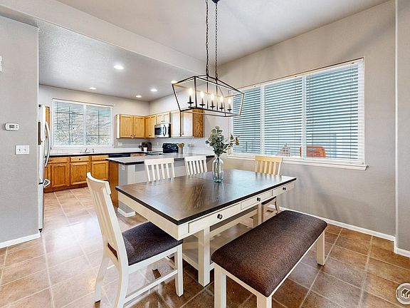 4th image of 492 Homestead Ln