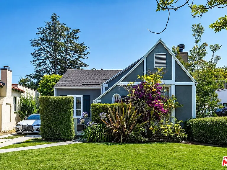 2310 Manning Ave — Photo 1