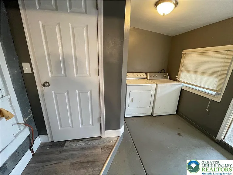 944 W Gordon St — Photo 8