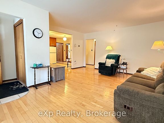 5th image of 53 Maple St