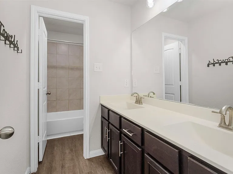 17423 Desmond St — Photo 24