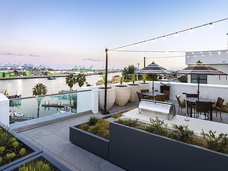Vivo on Harbor — Photo 18