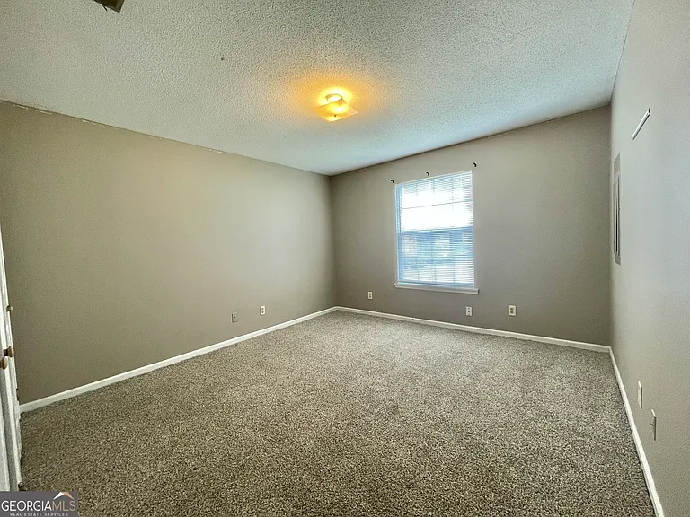 202 Eagle Ct — Photo 10