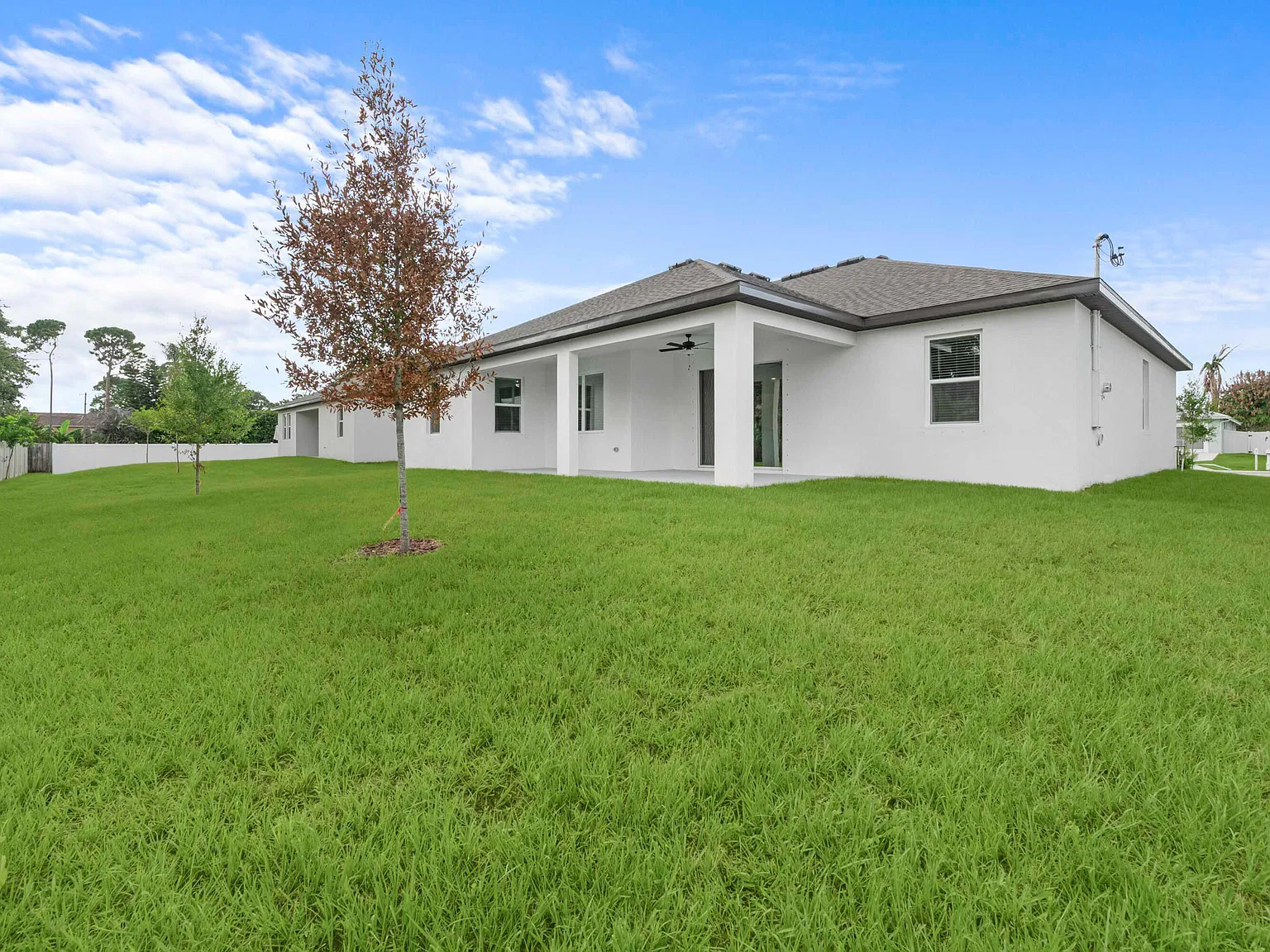 5 bed, 3.0 bath, 2414 sqft, $3,675 — Photo 3