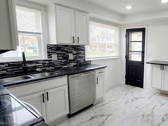 5th image of 23718 Cedar Rd