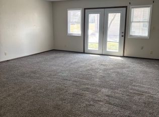 2040 Edgewood Rd NW #2150, Cedar Rapids, IA 52405