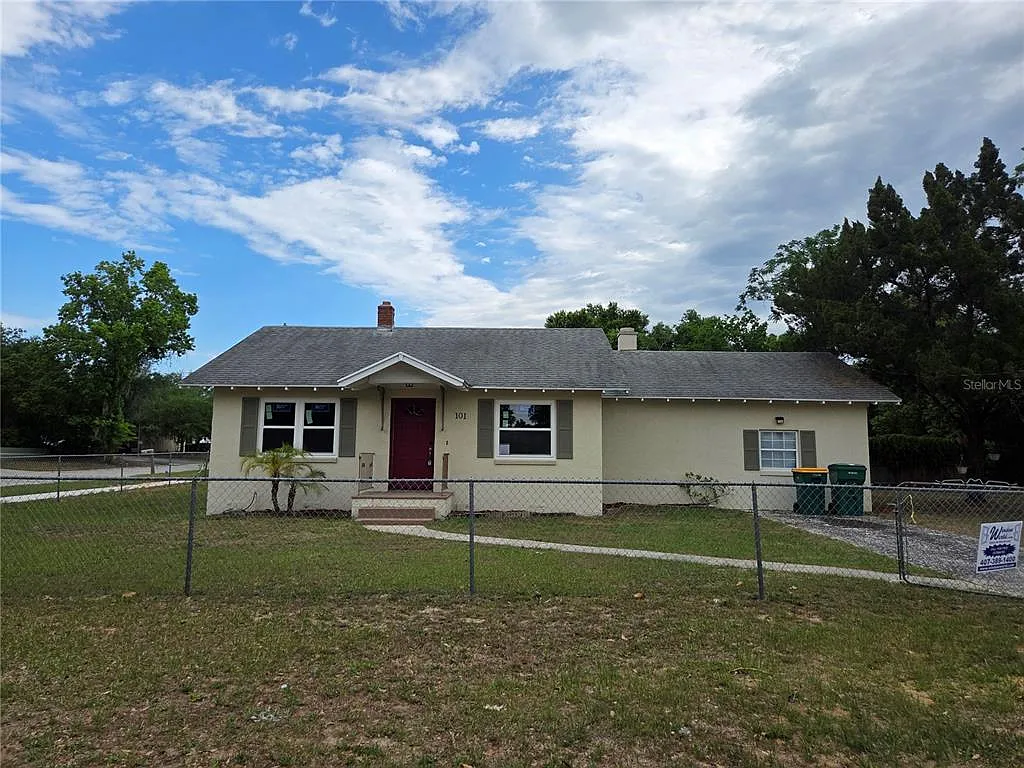 3 bed, 2.0 bath, 1200 sqft, $1,800 — Photo 2