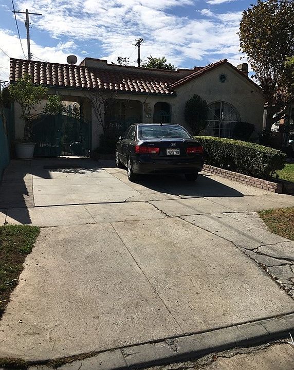1st image of 712 W 104th Pl