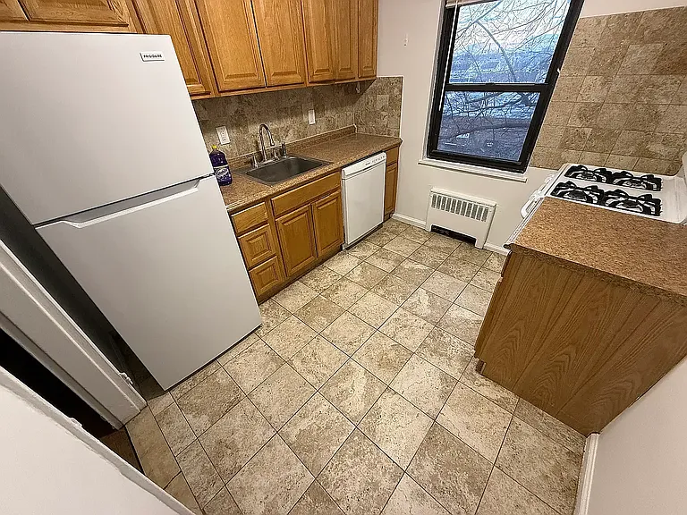 E Curtis St — Photo 9