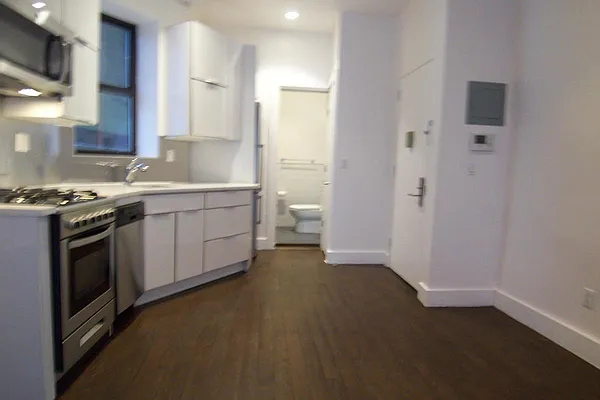 Rented by Vertical Real Estate LLC | media 2