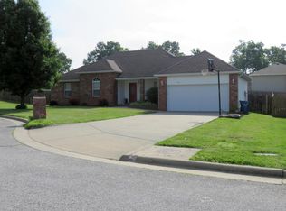 574 Peachum Rd, Nixa, MO 65714