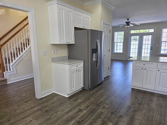 3rd image of 6 Viburnum Ln