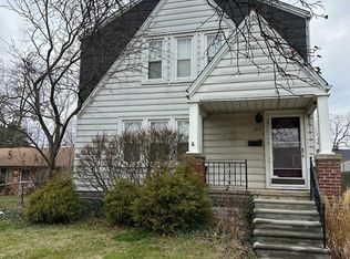 155 Ardmore Dr, Ferndale, MI 48220