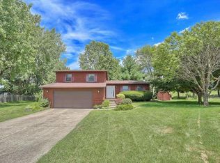 606 Raymond Ct, Mahomet, IL 61853