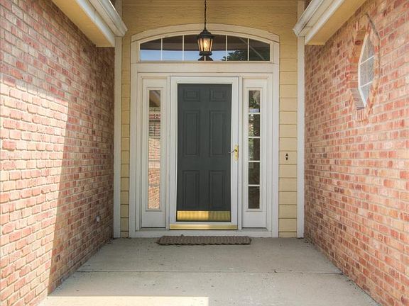 05-Front Patio_08062021