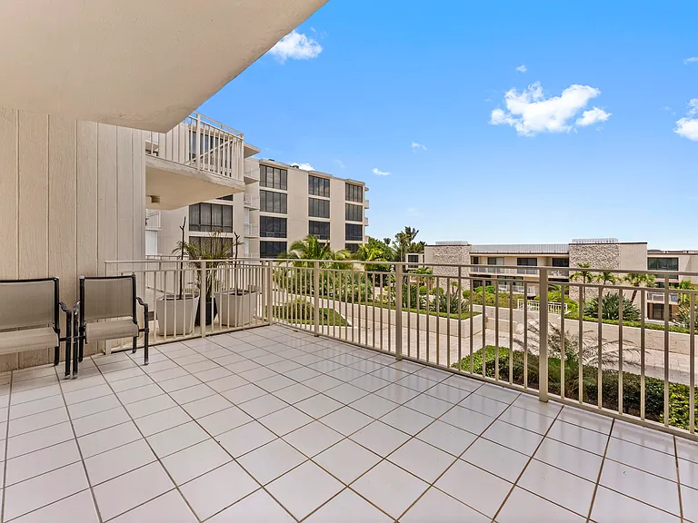 2155 S Ocean Blvd #11 — Photo 24