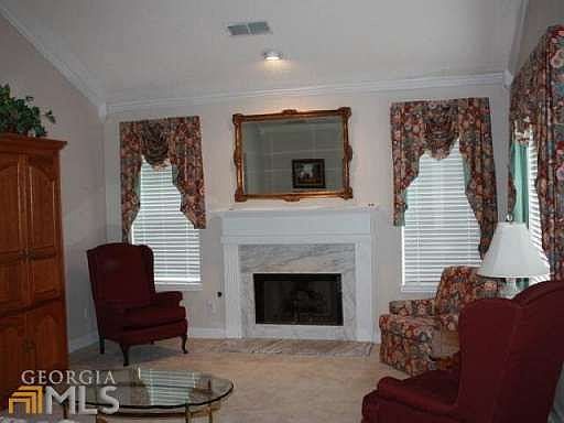 3rd image of 185 Woodgate Cir