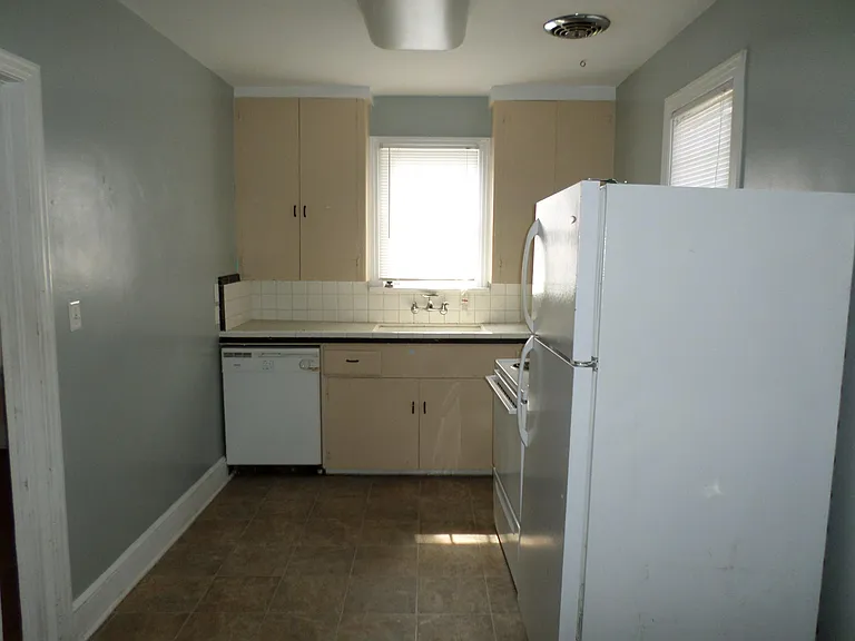 108 Valencia Dr — Photo 2