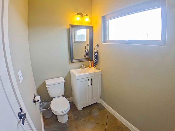 4th image of 300 Highland Grove Dr