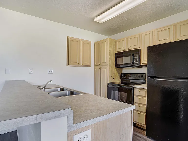 Hanbury Manor Apartments — Photo 12