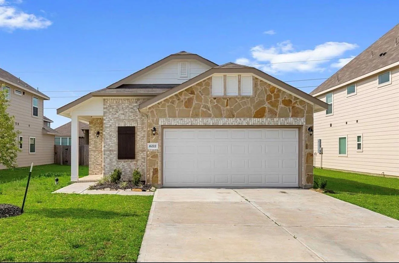 3 bed, 2.0 bath, 1413 sqft, $2,150 — Photo 1