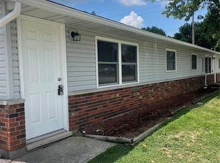 1304 Madison Ave, Wood River, IL 62095