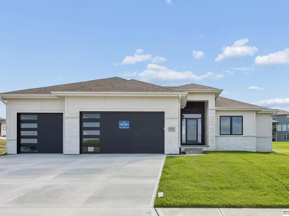 6227 N 210th St, Elkhorn, NE 68022