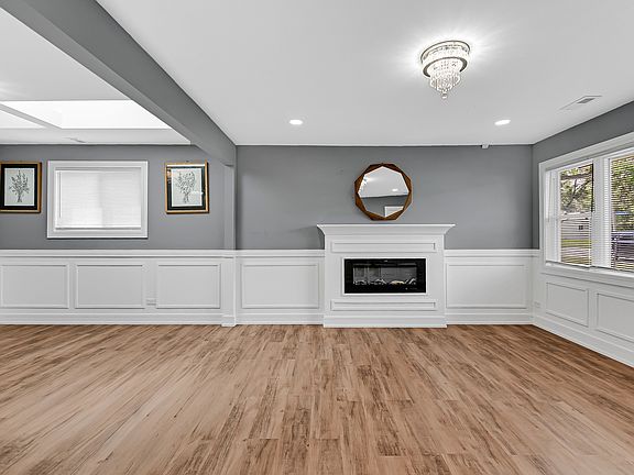 4th image of 14619 Minerva Ave