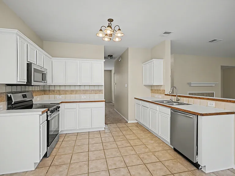 8401 Tribute Ln — Photo 8