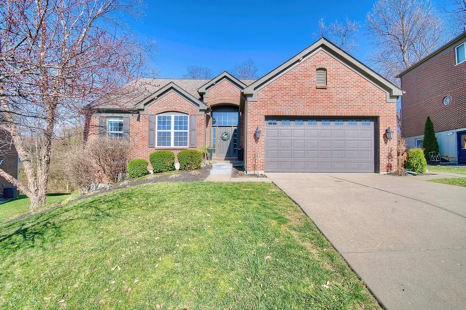 468 Glengarry Way photo 1