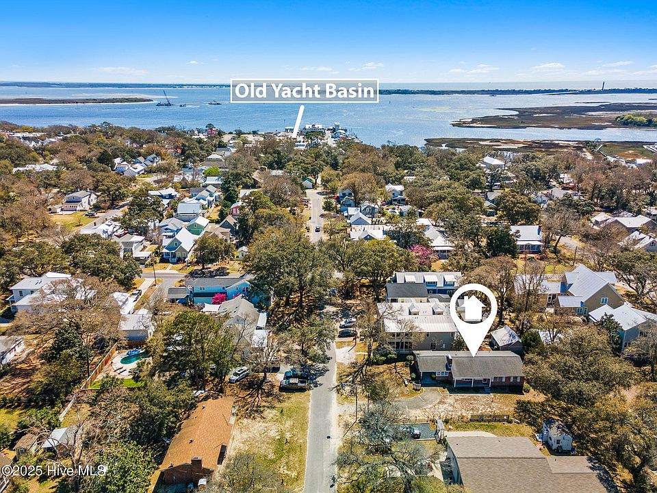 1st image of 409 Clarendon Avenue