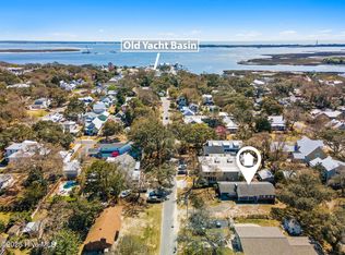 409 Clarendon Ave, Southport, NC 28461
