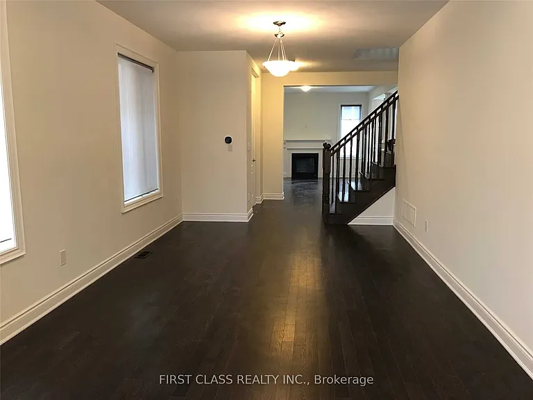 95 Hartney Dr — Photo 2
