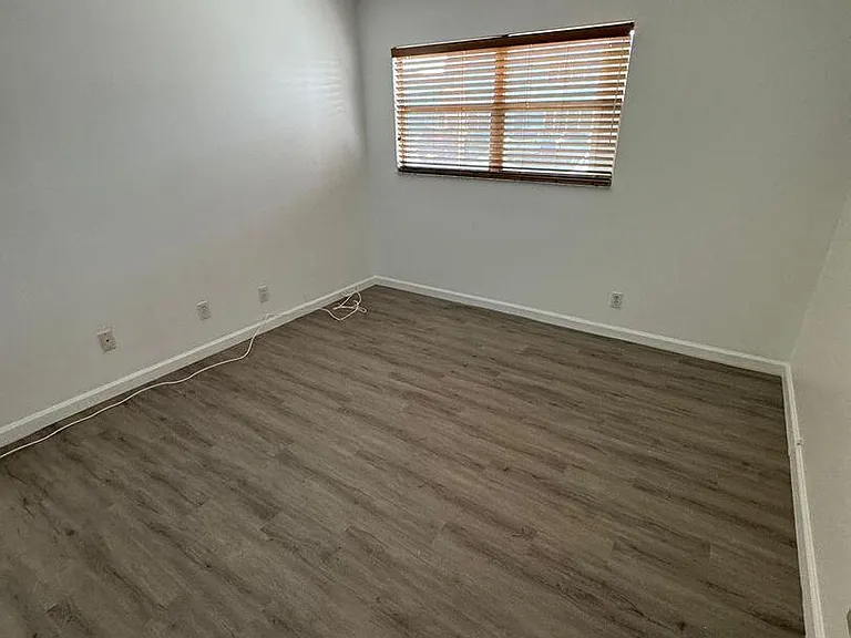 201 Brittany E — Photo 14